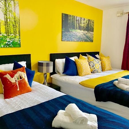 לונדון 2 Bedrooms Modern Apartment, Lounge, Full Kitchen, Balcony, 5 Minutes Stratford Station מראה חיצוני תמונה