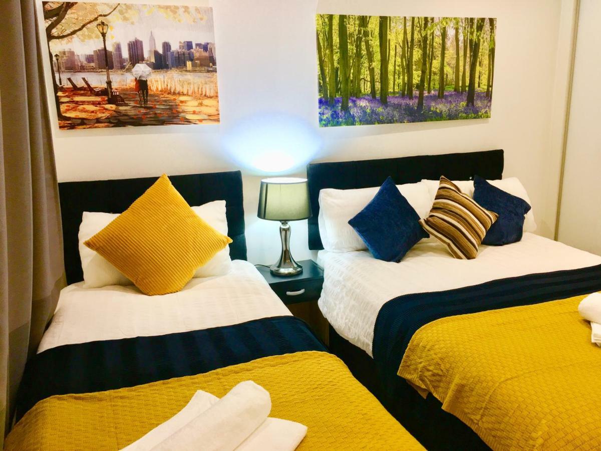לונדון 2 Bedrooms Modern Apartment, Lounge, Full Kitchen, Balcony, 5 Minutes Stratford Station מראה חיצוני תמונה