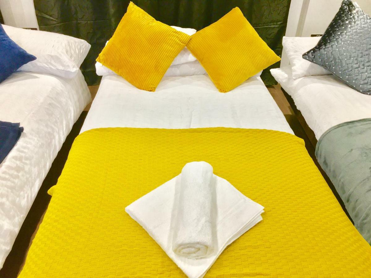 לונדון 2 Bedrooms Modern Apartment, Lounge, Full Kitchen, Balcony, 5 Minutes Stratford Station מראה חיצוני תמונה