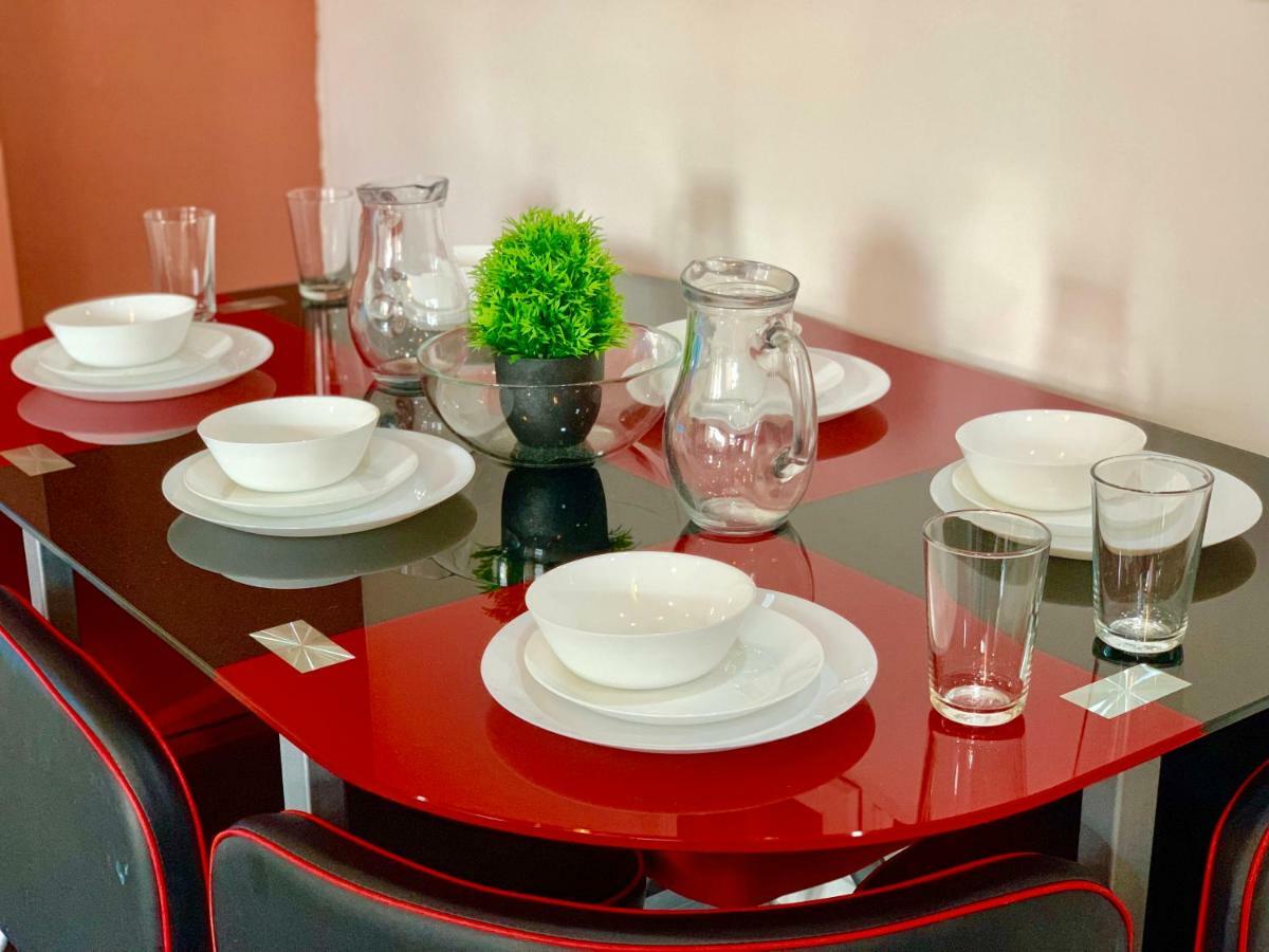 לונדון 2 Bedrooms Modern Apartment, Lounge, Full Kitchen, Balcony, 5 Minutes Stratford Station מראה חיצוני תמונה