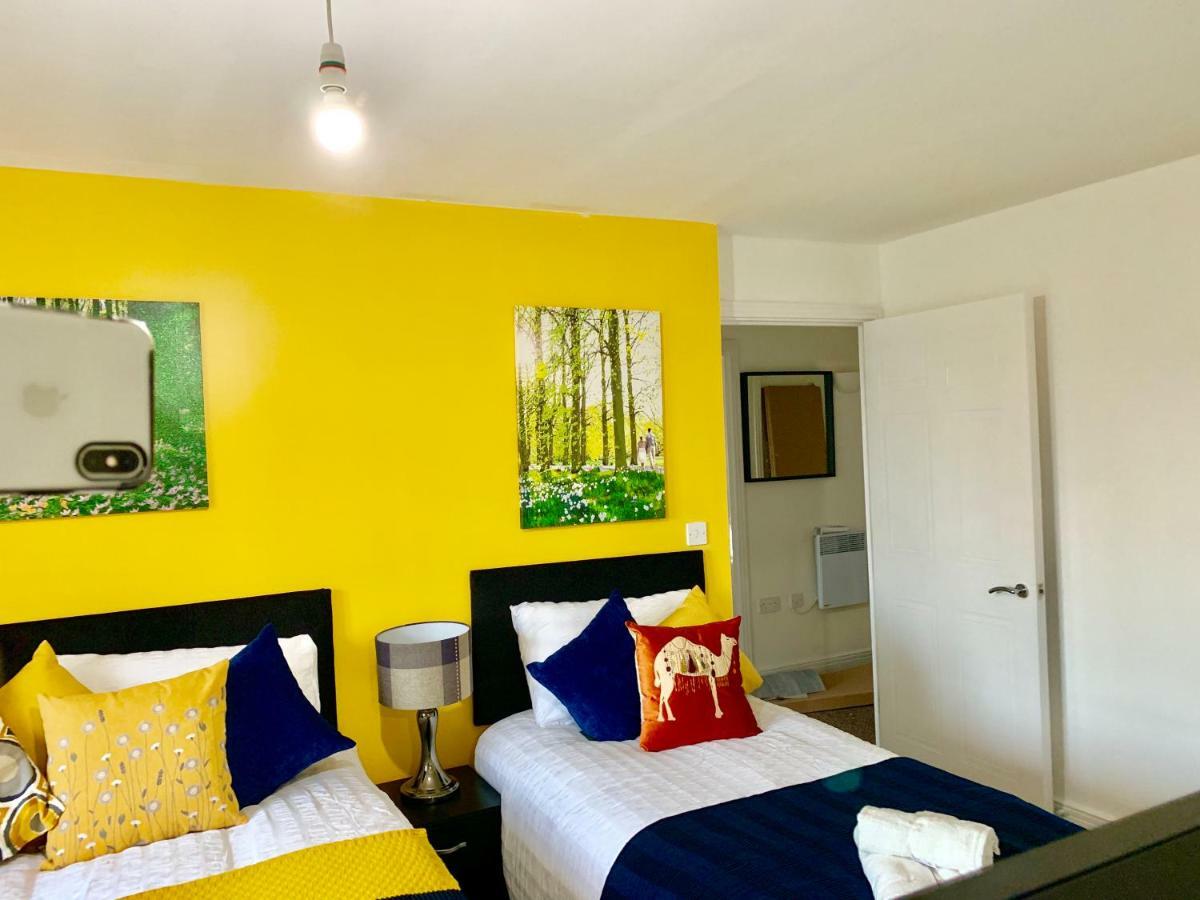 לונדון 2 Bedrooms Modern Apartment, Lounge, Full Kitchen, Balcony, 5 Minutes Stratford Station מראה חיצוני תמונה