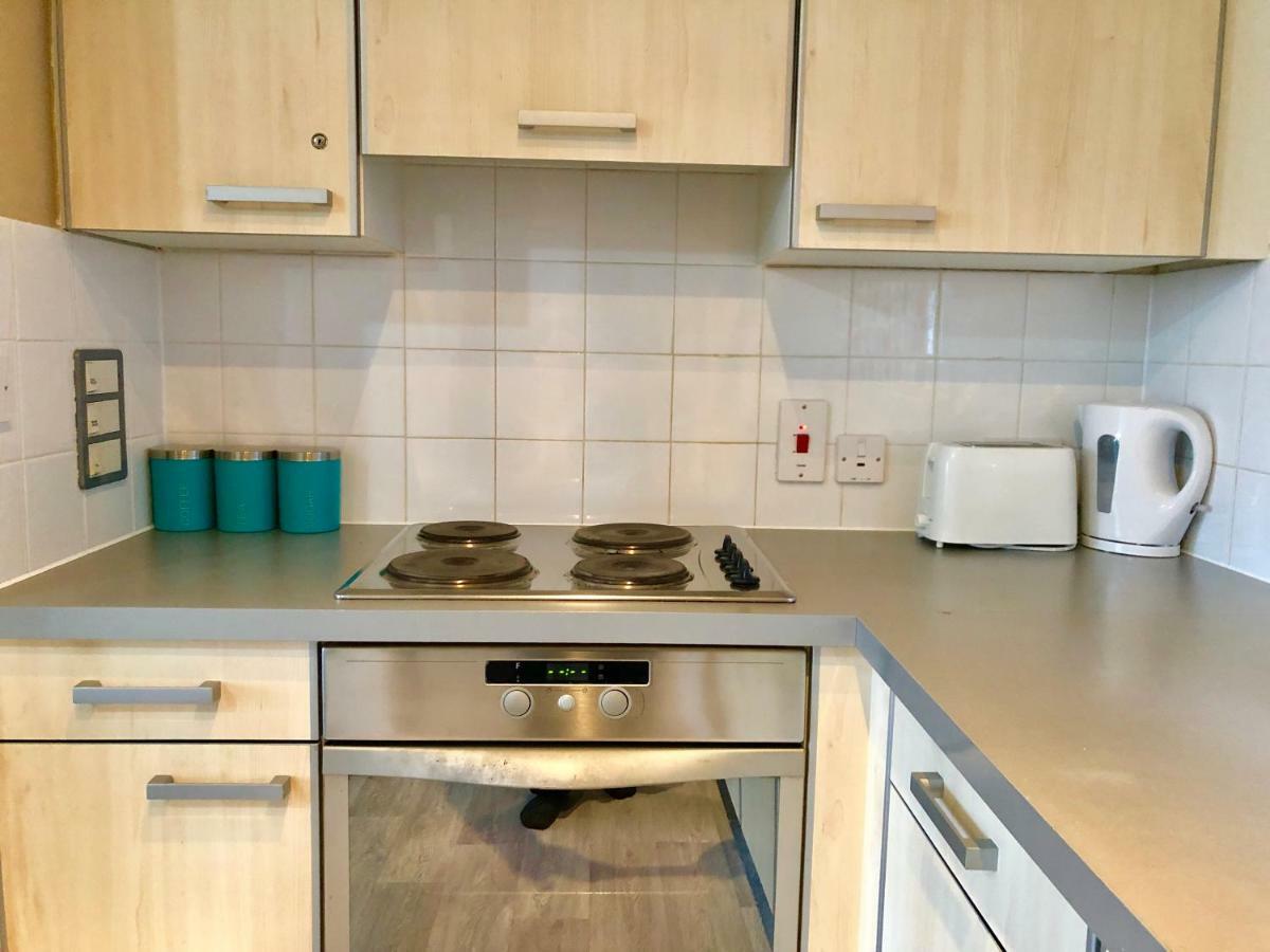לונדון 2 Bedrooms Modern Apartment, Lounge, Full Kitchen, Balcony, 5 Minutes Stratford Station מראה חיצוני תמונה