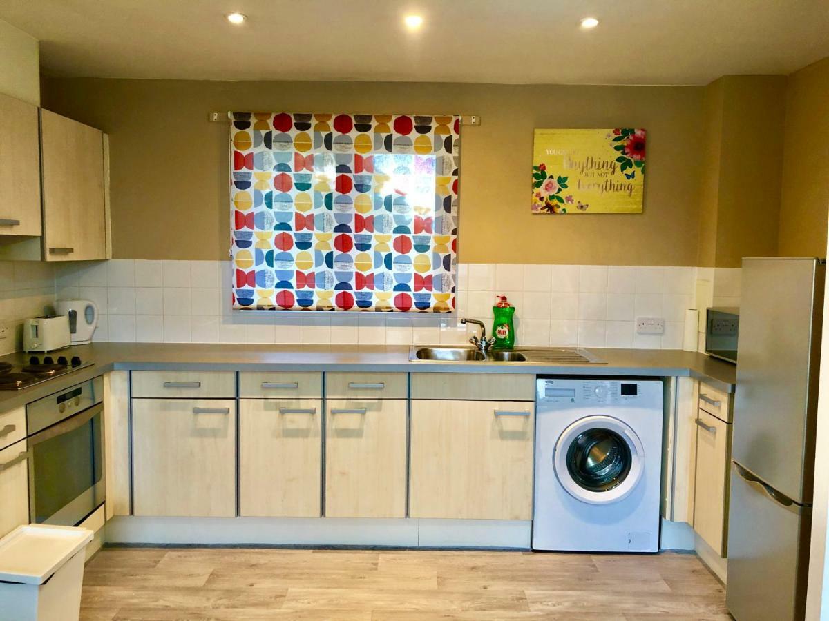 לונדון 2 Bedrooms Modern Apartment, Lounge, Full Kitchen, Balcony, 5 Minutes Stratford Station מראה חיצוני תמונה