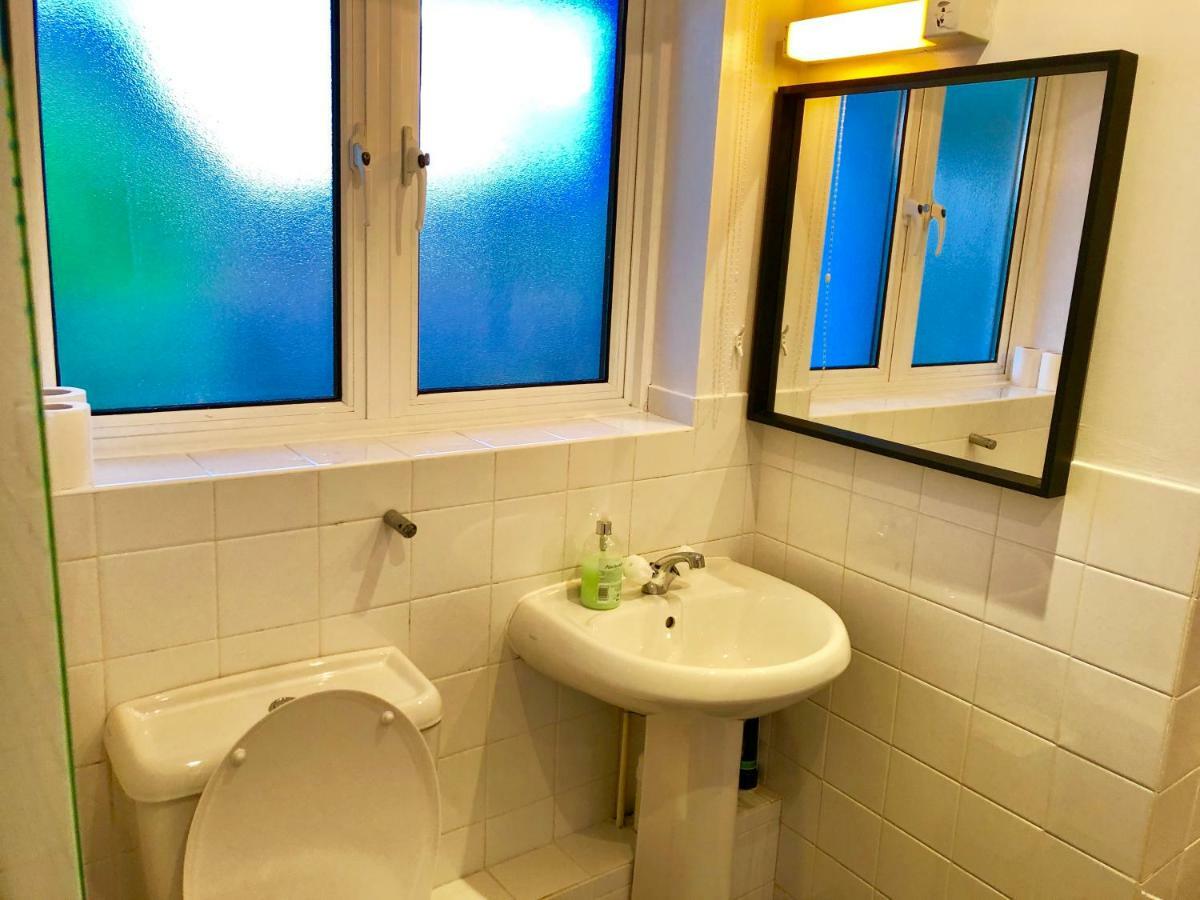 לונדון 2 Bedrooms Modern Apartment, Lounge, Full Kitchen, Balcony, 5 Minutes Stratford Station מראה חיצוני תמונה