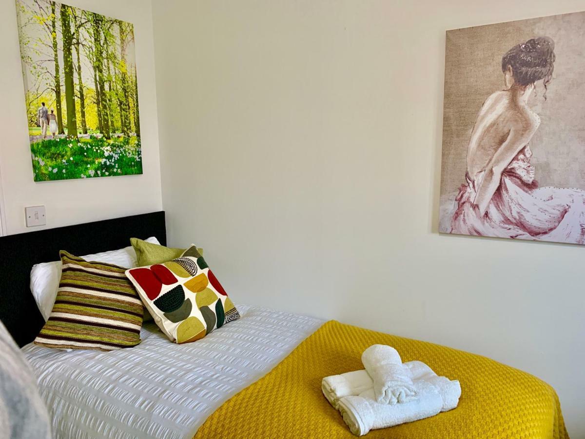 לונדון 2 Bedrooms Modern Apartment, Lounge, Full Kitchen, Balcony, 5 Minutes Stratford Station מראה חיצוני תמונה
