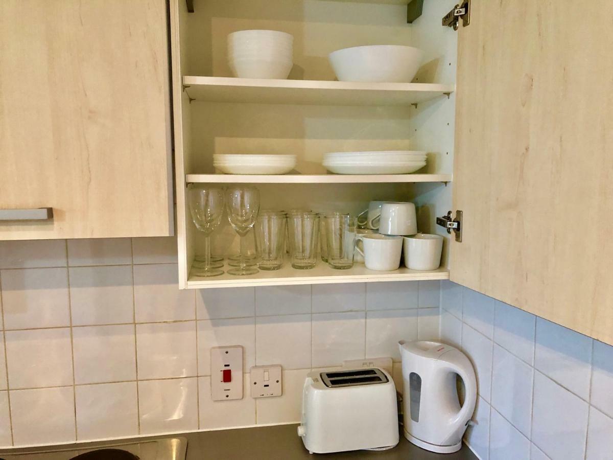 לונדון 2 Bedrooms Modern Apartment, Lounge, Full Kitchen, Balcony, 5 Minutes Stratford Station מראה חיצוני תמונה