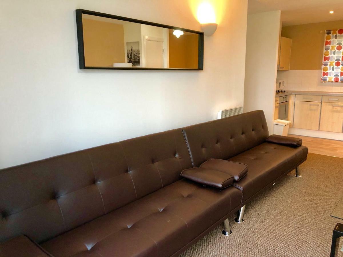 לונדון 2 Bedrooms Modern Apartment, Lounge, Full Kitchen, Balcony, 5 Minutes Stratford Station מראה חיצוני תמונה