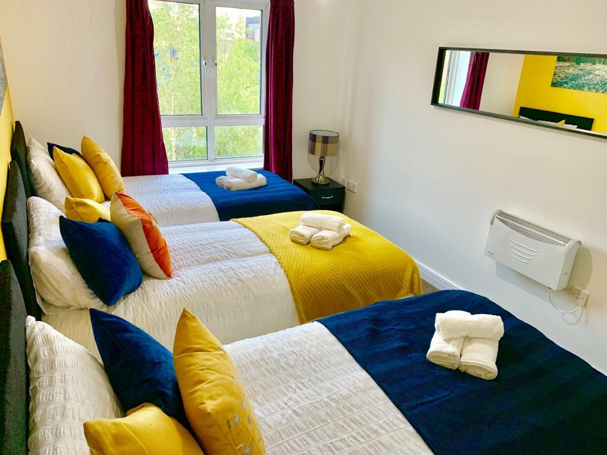 לונדון 2 Bedrooms Modern Apartment, Lounge, Full Kitchen, Balcony, 5 Minutes Stratford Station מראה חיצוני תמונה