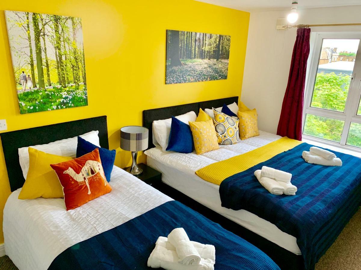 לונדון 2 Bedrooms Modern Apartment, Lounge, Full Kitchen, Balcony, 5 Minutes Stratford Station מראה חיצוני תמונה