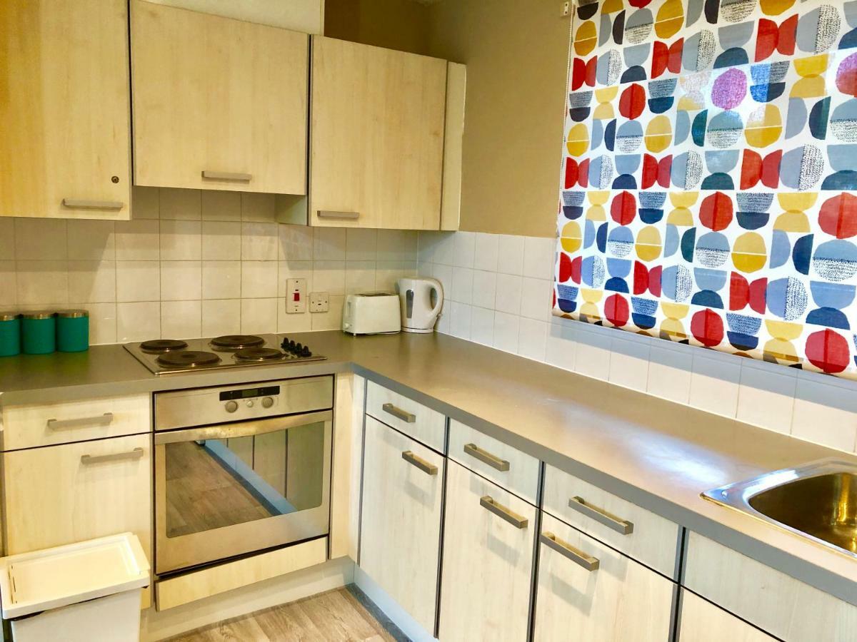 לונדון 2 Bedrooms Modern Apartment, Lounge, Full Kitchen, Balcony, 5 Minutes Stratford Station מראה חיצוני תמונה