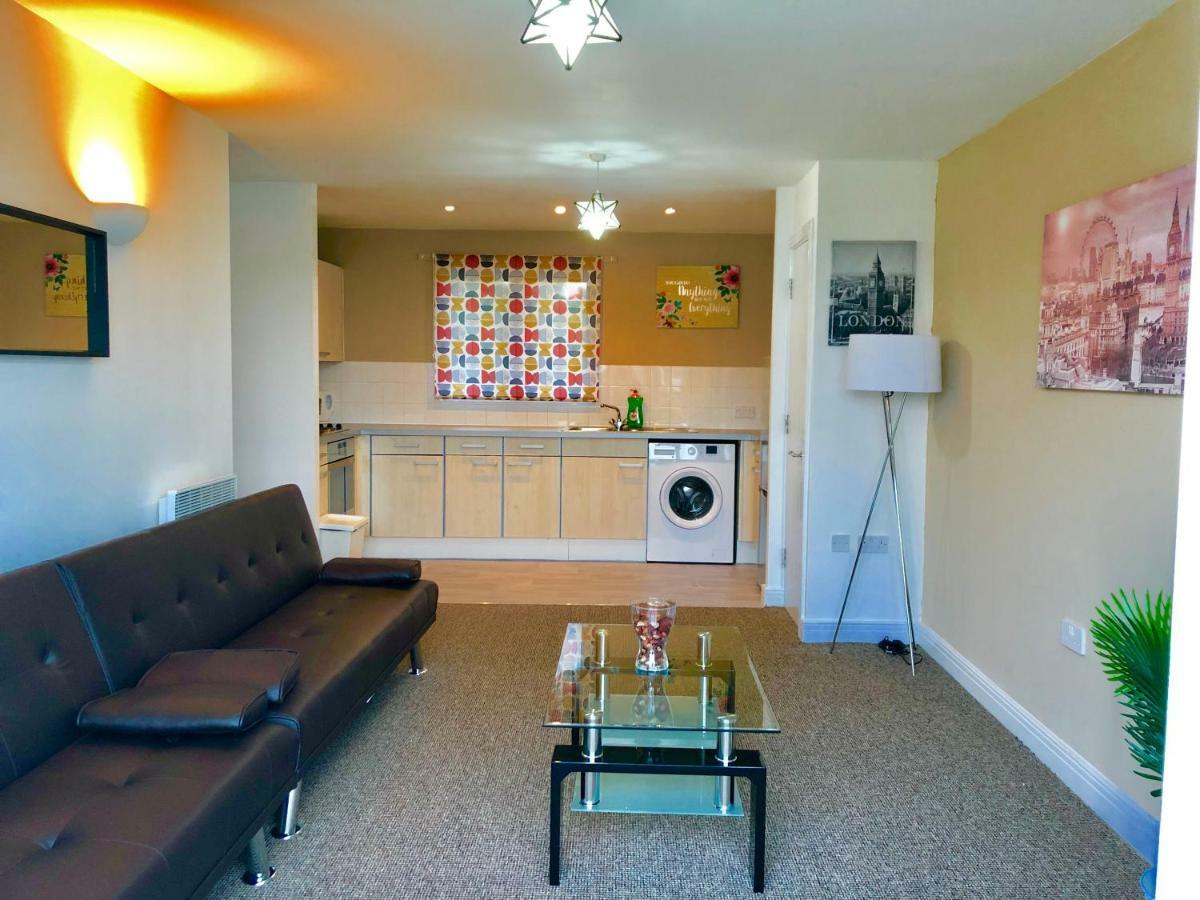 לונדון 2 Bedrooms Modern Apartment, Lounge, Full Kitchen, Balcony, 5 Minutes Stratford Station מראה חיצוני תמונה