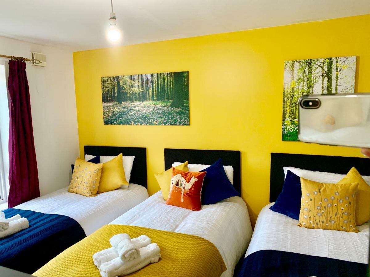 לונדון 2 Bedrooms Modern Apartment, Lounge, Full Kitchen, Balcony, 5 Minutes Stratford Station מראה חיצוני תמונה