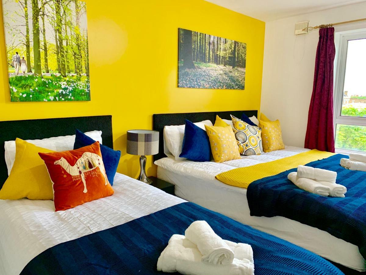 לונדון 2 Bedrooms Modern Apartment, Lounge, Full Kitchen, Balcony, 5 Minutes Stratford Station מראה חיצוני תמונה